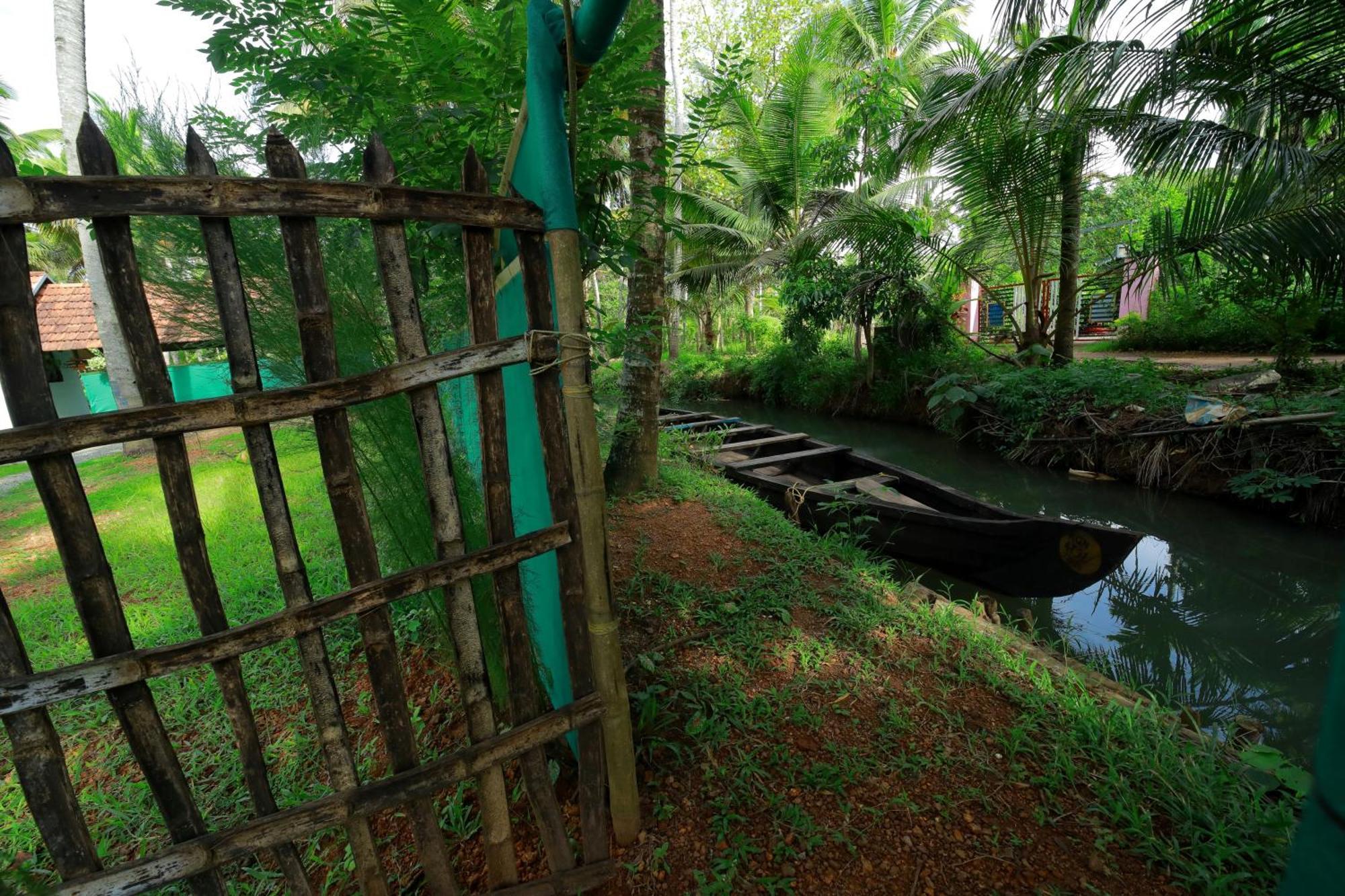 Prakruthi Residency Munroeisland Apartment Mundrothuruth Bagian luar foto