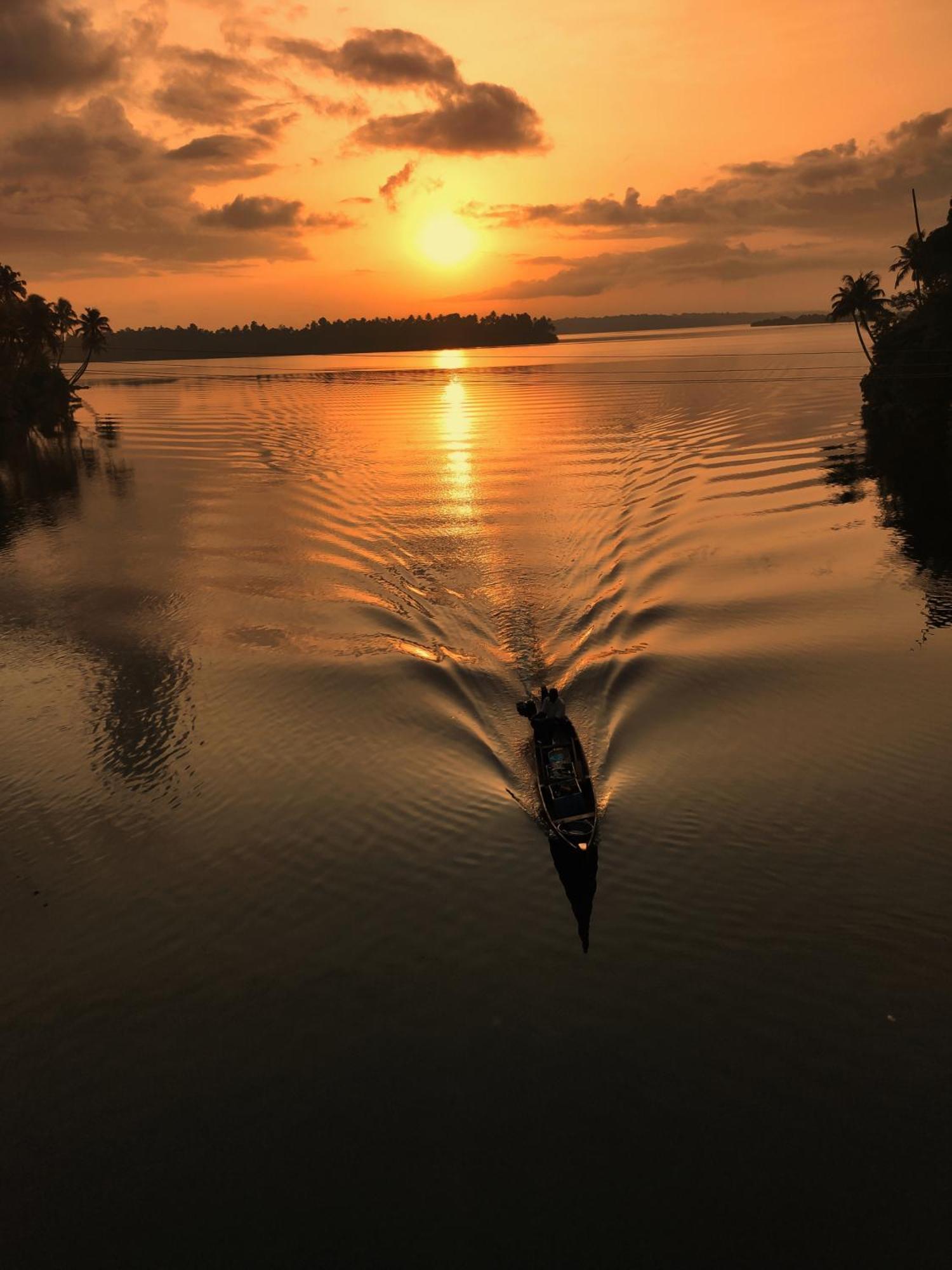 Prakruthi Residency Munroeisland Apartment Mundrothuruth Bagian luar foto